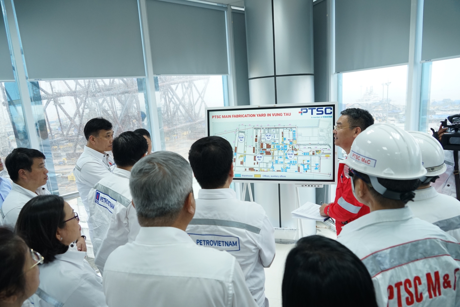 Phó Chủ tịch Quốc hội Nguyễn Đức Hải làm việc, thăm hỏi, động viên người lao động dầu khí tại mỏ Thăng Long - Đông Đô