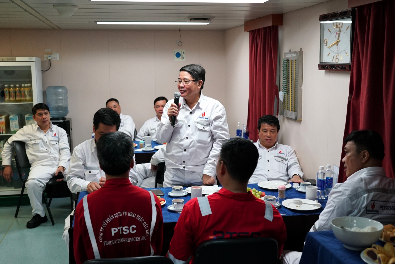 Phó Chủ tịch Quốc hội Nguyễn Đức Hải làm việc, thăm hỏi, động viên người lao động dầu khí tại mỏ Thăng Long - Đông Đô