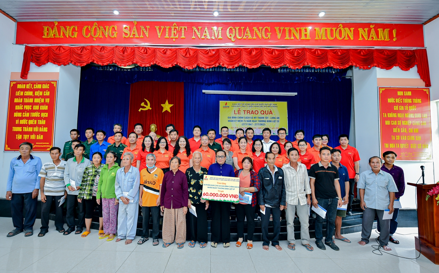 Đảng bộ BIENDONG POC thăm, tặng quà các gia đình chính sách nhân Ngày Thương binh - Liệt sỹ