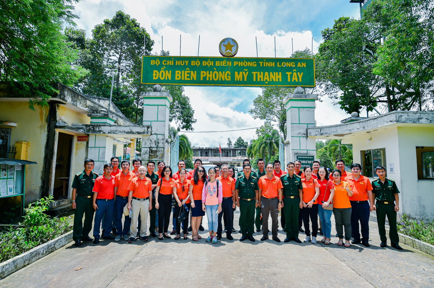 Đảng bộ BIENDONG POC thăm, tặng quà các gia đình chính sách nhân Ngày Thương binh - Liệt sỹ
