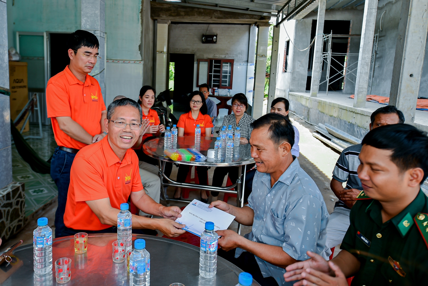 Đảng bộ BIENDONG POC thăm, tặng quà các gia đình chính sách nhân Ngày Thương binh - Liệt sỹ