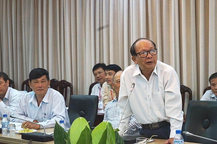 cham lo cho can bo huu tri the hien truyen thong nghia tinh cua nguoi dau khi