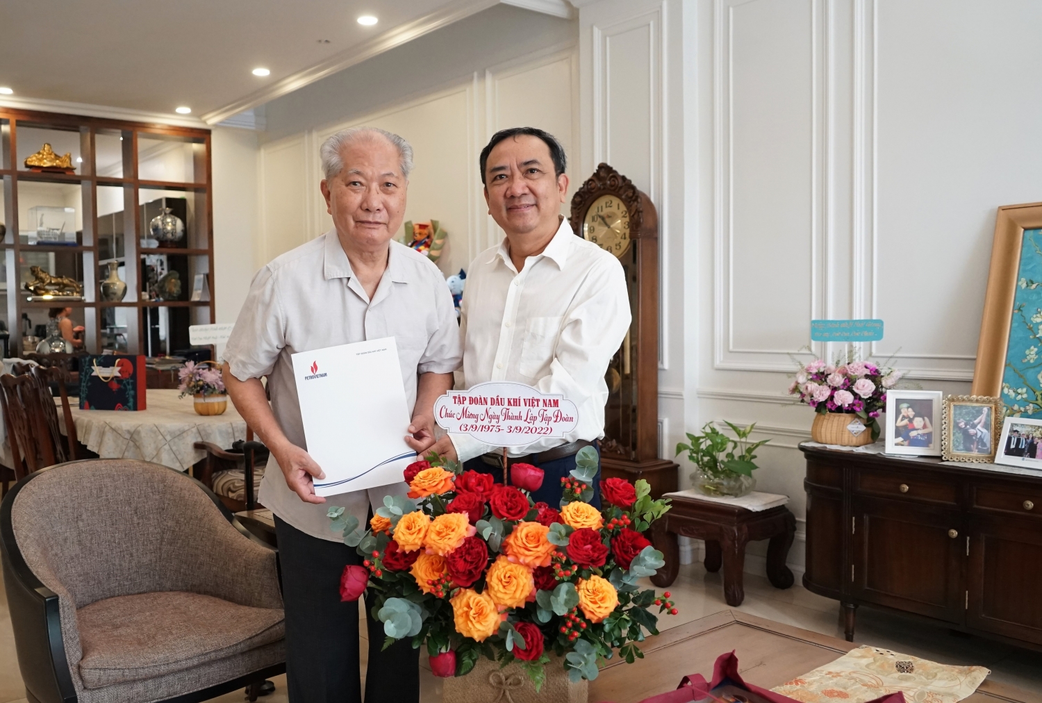 Lãnh đạo Petrovietnam thăm hỏi, tri ân nguyên lãnh đạo Tập đoàn Dầu khí Việt Nam