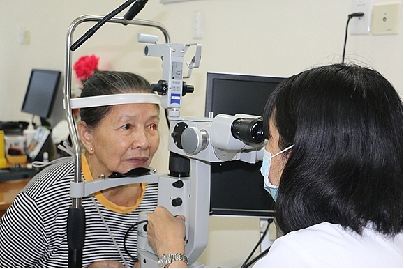 trung tam y te vietsovpetro trien khai chuong trinh phau thuat phaco