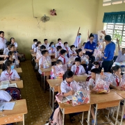 BIENDONG POC mang Trung thu ý nghĩa đến các em nhỏ vùng biên