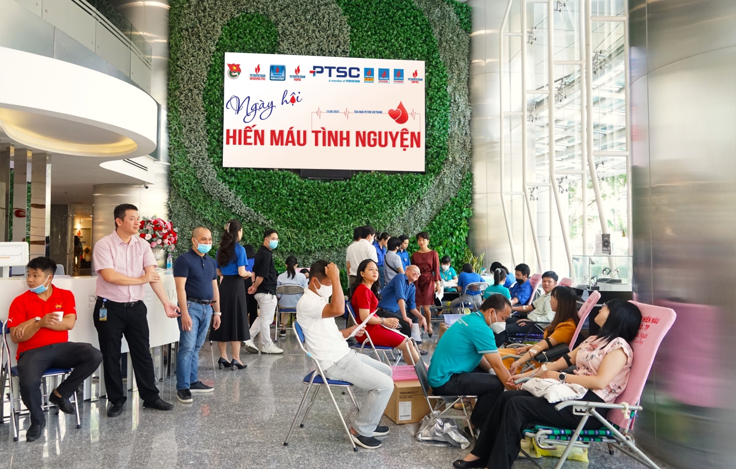 Toàn cảnh Ngày hội hiến máu tình nguyện 2022 tại trụ sở tòa nhà Petrovietnam (Số 1 - 5 Lê Duẩn, quận 1, TP HCM)
