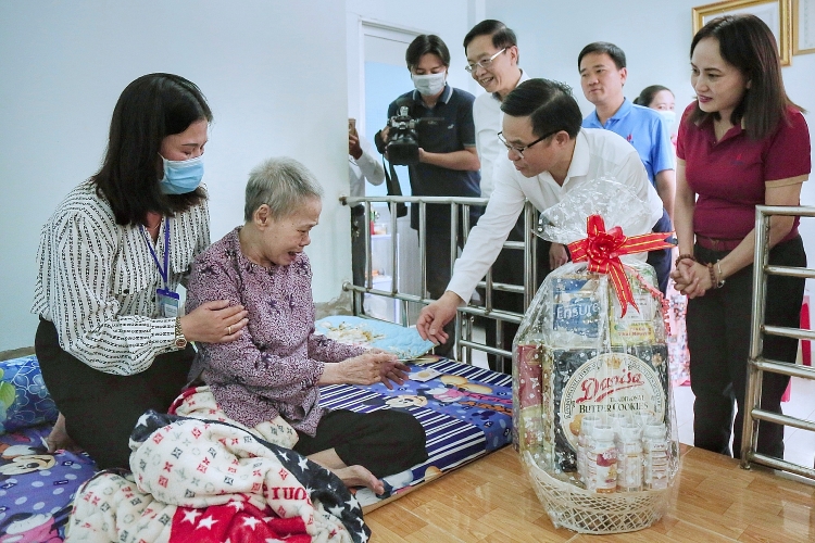 Nghĩa tình người dầu khí: Nhiều suất quà ý nghĩa trao đến Trung tâm Bảo trợ xã hội tỉnh Cà Mau