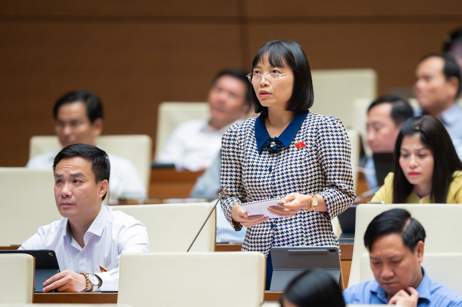 Đại biểu Nguyễn Thị Việt Nga- Đoàn ĐBQH tỉnh Hải Dương tham gia thảo luận