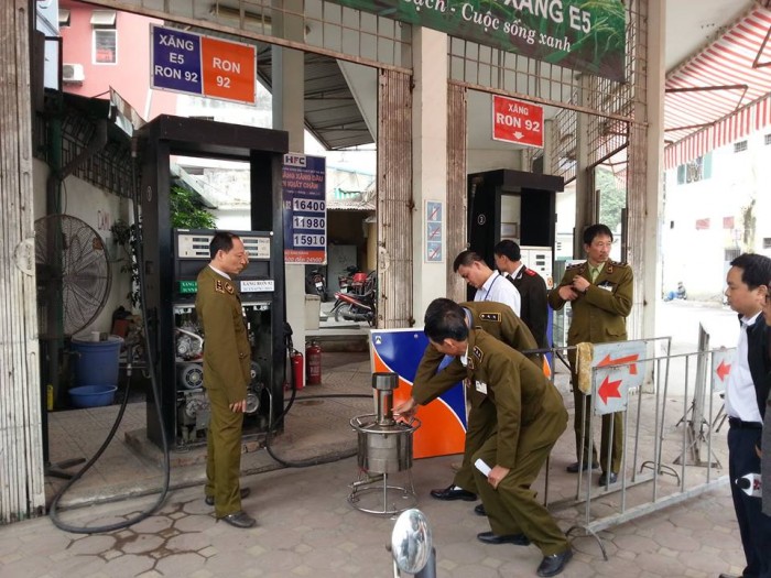 gan-chip-gian-lan-xang-dau-16-bi-can-bi-de-nghi-truy-to