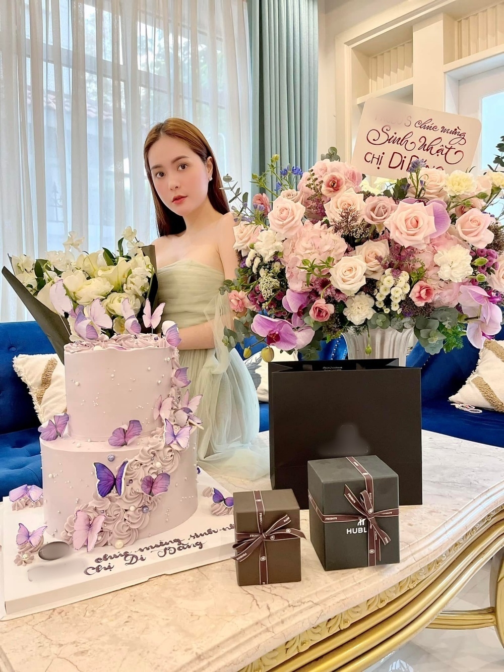Sao Việt ngày 11/2/2022: Ngọc Trinh, Diệu Nhi lộng lẫy cùng xuất hiện tại sự kiện Sao Việt ngày 11/2/2022: Ngọc Trinh, Diệu Nhi lộng lẫy cùng xuất hiện tại sự kiện