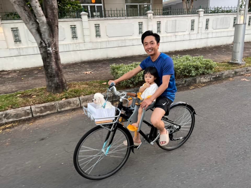 Sao Việt ngày 17/2/2022: Liêu Hà Trinh hạnh phúc gặp lại chồng sắp cưới sau 2 năm xa cách