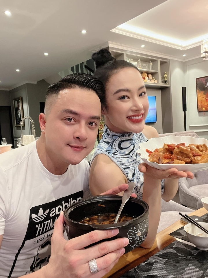 Sao Việt ngày 28/2/2022: Thiếu gia Minh Hải xuất hiện đầy tâm trạng hậu chia tay Hòa Minzy Sao Việt ngày 28/2/2022: Thiếu gia Minh Hải xuất hiện đầy tâm trạng hậu chia tay Hòa Minzy