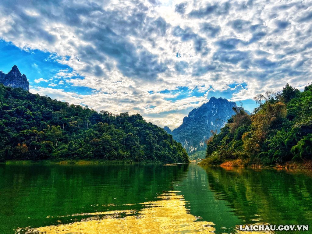 Trải nghiệm du lịch Vịnh Pá Khôm - Pha Mu (Lai Châu) Trải nghiệm du lịch Vịnh Pá Khôm - Pha Mu (Lai Châu)