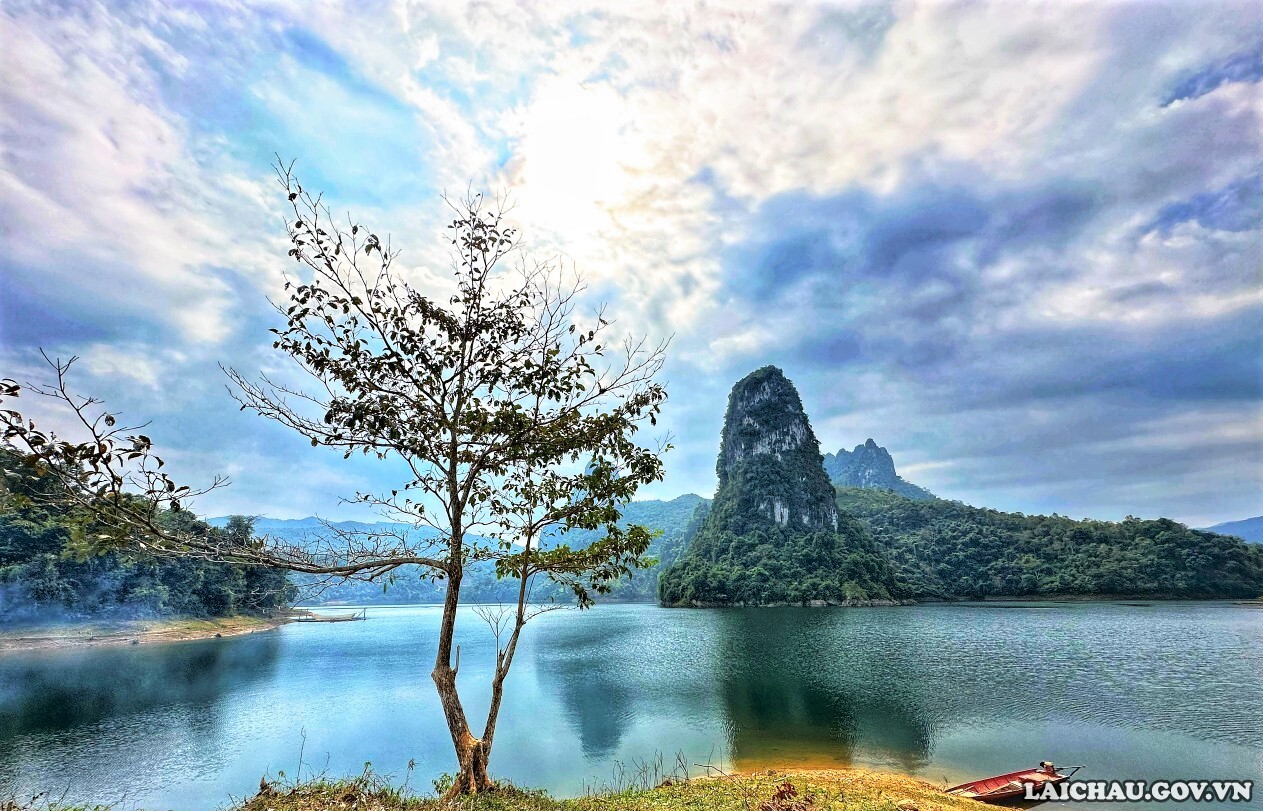 Trải nghiệm du lịch Vịnh Pá Khôm - Pha Mu (Lai Châu) Trải nghiệm du lịch Vịnh Pá Khôm - Pha Mu (Lai Châu)