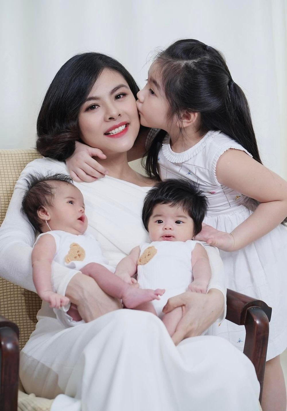 Sao Việt ngày 2/3/2022: Phương Mỹ Chi trở thành đại sứ Lễ hội Áo dài Sao Việt ngày 2/3/2022: Phương Mỹ Chi trở thành đại sứ Lễ hội Áo dài