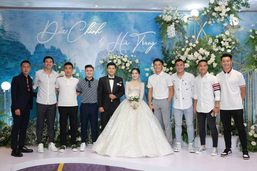 Sao Việt hôm nay 11/5: Tiệc cưới lộng lẫy của Hà Đức Chinh
