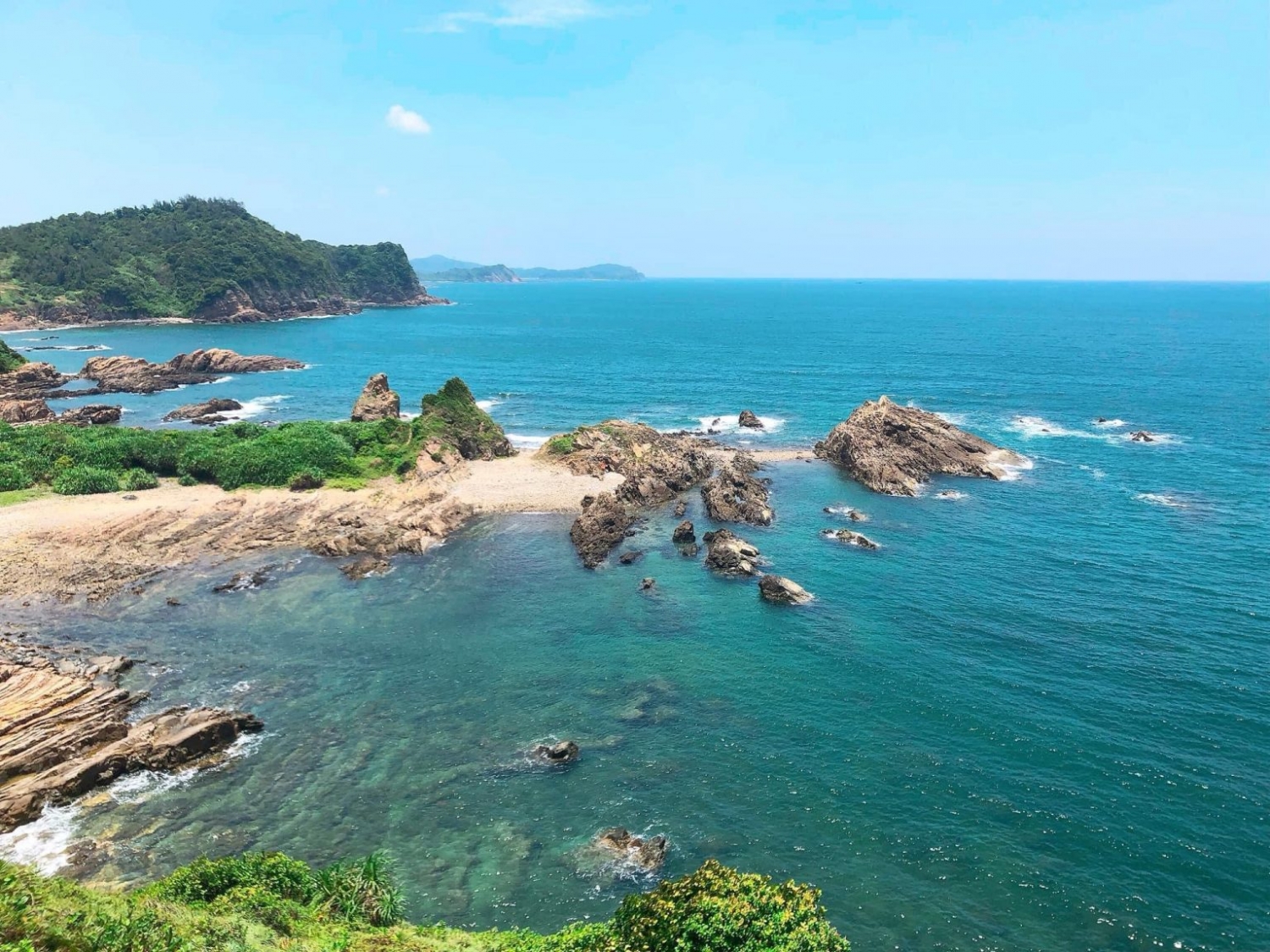 Những bãi biển đẹp tựa thiên đường không thể bỏ qua tại Cô Tô Những bãi biển đẹp tựa thiên đường không thể bỏ qua tại Cô Tô