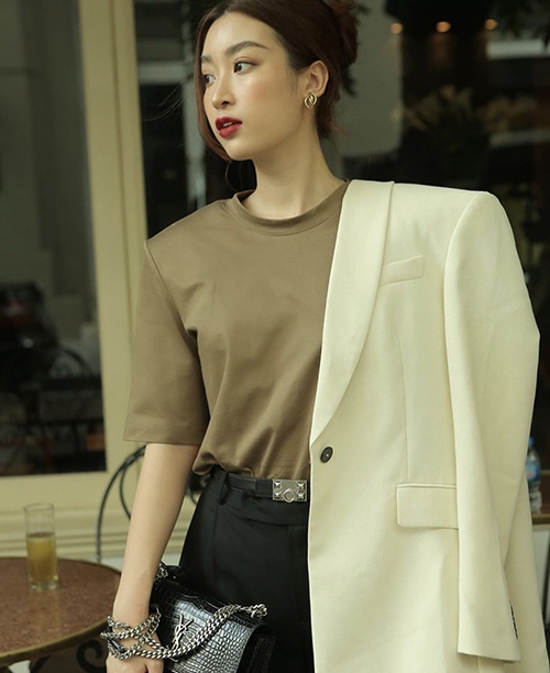 Tin hot giải trí ngày 8/8: Dàn mỹ nhân Việt diện blazer với nhiều phong cách Tin hot giải trí ngày 8/8: Dàn mỹ nhân Việt diện blazer với nhiều phong cách