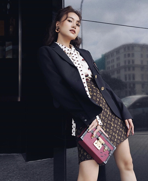 Tin hot giải trí ngày 8/8: Dàn mỹ nhân Việt diện blazer với nhiều phong cách Tin hot giải trí ngày 8/8: Dàn mỹ nhân Việt diện blazer với nhiều phong cách
