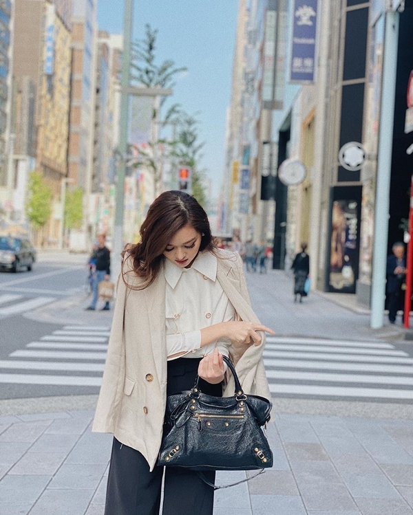 Tin hot giải trí ngày 8/8: Dàn mỹ nhân Việt diện blazer với nhiều phong cách Tin hot giải trí ngày 8/8: Dàn mỹ nhân Việt diện blazer với nhiều phong cách
