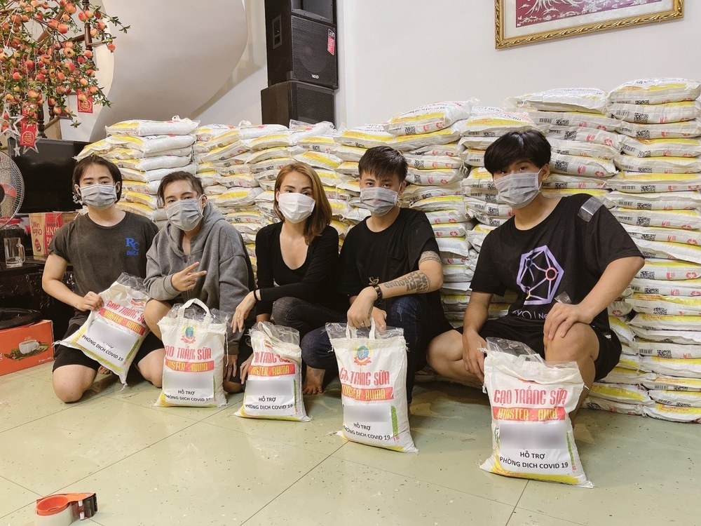 Tin hot giải trí ngày 20/8: Ưng Hoàng Phúc được bà xã tự tay trang trí tổ chức sinh nhật Tin hot giải trí ngày 20/8: Ưng Hoàng Phúc được bà xã tự tay trang trí tổ chức sinh nhật