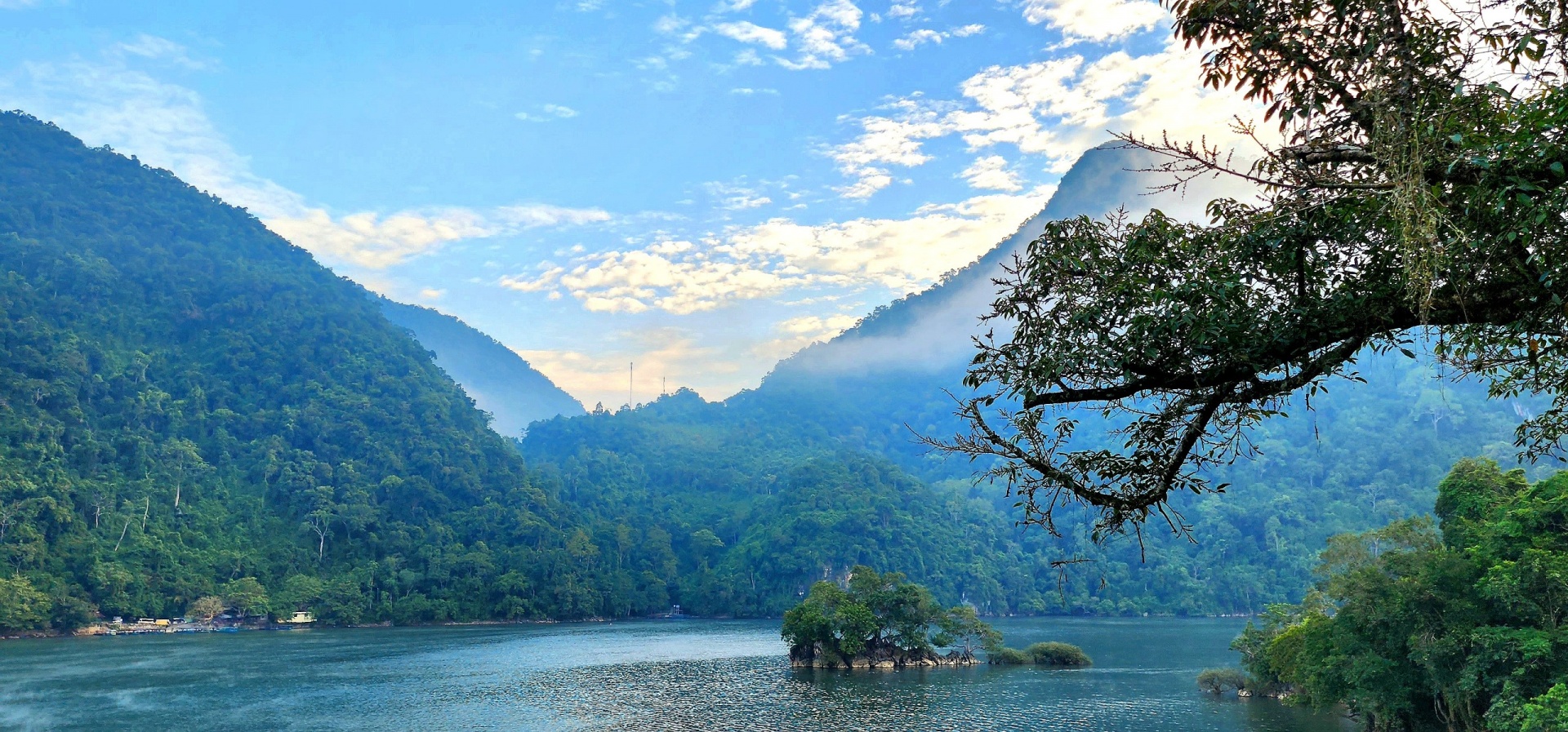 Ba Bể lần đầu tiên tổ chức Lễ hội “Sắc thu hồ Ba Bể” Ba Bể lần đầu tiên tổ chức Lễ hội “Sắc thu hồ Ba Bể”