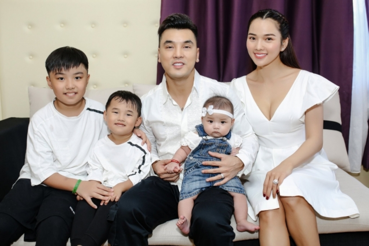 Sao Việt ngày 2/12: Kỷ niệm 3 năm ngày cưới, Ưng Hoàng Phúc nhắn gửi bà xã điều đặc biệt Sao Việt ngày 2/12: Kỷ niệm 3 năm ngày cưới, Ưng Hoàng Phúc nhắn gửi bà xã điều đặc biệt