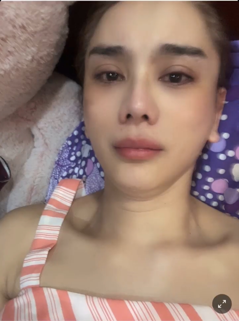 Sao Việt ngày 11/12: Sau khi chồng xác nhận chia tay, Lâm Khánh Chi xuất hiện với vẻ ngoài hốc hác Sao Việt ngày 11/12: Sau khi chồng xác nhận chia tay, Lâm Khánh Chi xuất hiện với vẻ ngoài hốc hác