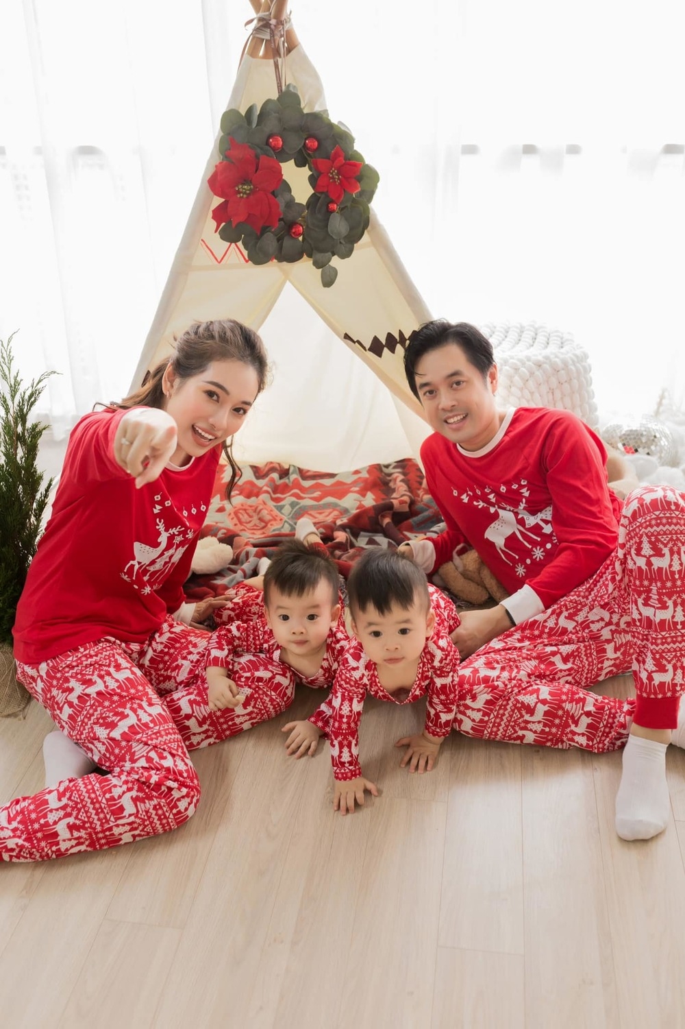 Sao Việt ngày 25/12: Phương Trinh Jolie Sao Việt ngày 25/12: Phương Trinh Jolie