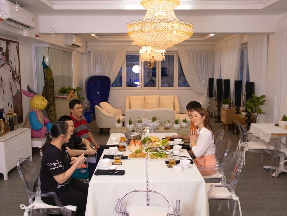 Sao Việt ngày 28/12: Người vợ kín tiếng luôn đồng hành cùng MC Lại Văn Sâm Sao Việt ngày 28/12: Người vợ kín tiếng luôn đồng hành cùng MC Lại Văn Sâm