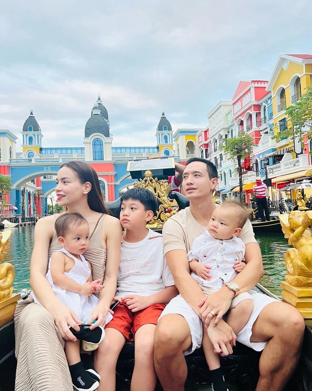 Sao Việt ngày 31/12: Minh Tú công khai bạn trai sau 9 năm bên nhau Sao Việt ngày 31/12: Minh Tú công khai bạn trai sau 9 năm bên nhau
