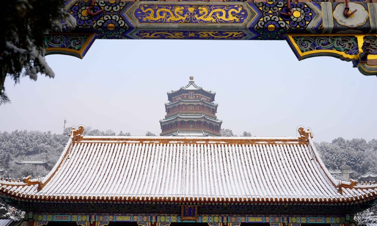 cung dien mua he o bac kinh nhuom minh trong tuyet