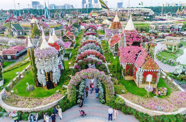 den dubai dung quen ghe tham vuon hoa lon nhat the gioi