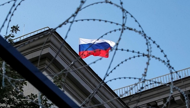 EU và Mỹ đồng thời đóng băng toàn bộ tài sản của Putin