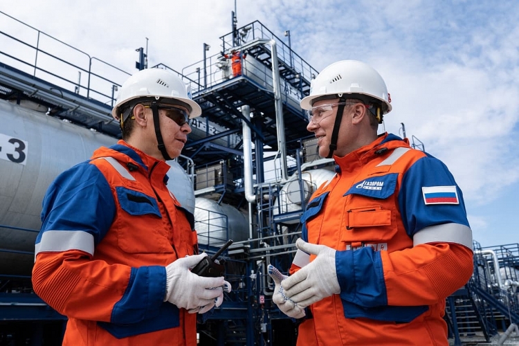 Lukoil và Gazprom Neft thành lập liên doanh phát triển cụm dầu khí quan trọng ở Nga