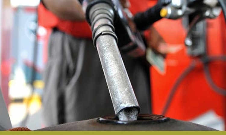 Nhu cầu nhiên liệu của Ấn Độ giảm xuống mức thấp nhất trong 10 tháng