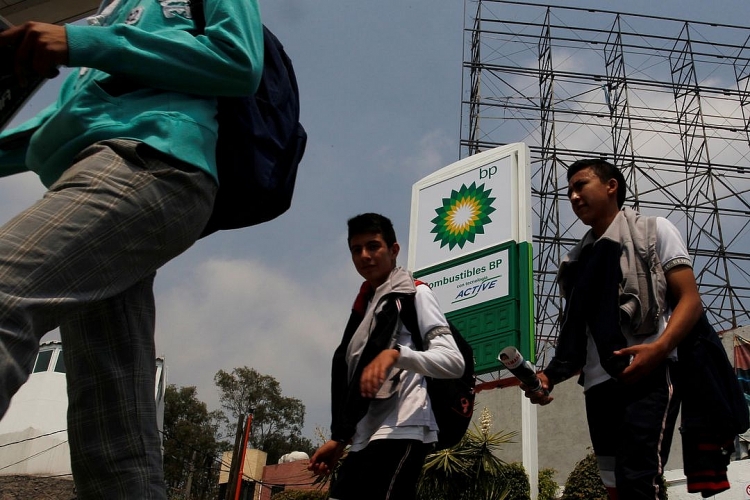 BP và Chevron ngừng sản xuất dầu ngoài khơi vịnh Mexico BP và Chevron ngừng sản xuất dầu ngoài khơi vịnh Mexico