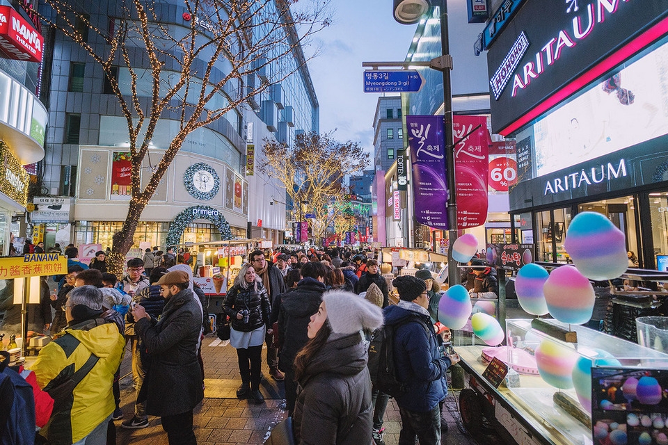 hoa vao khong khi soi dong cua cho dem seoul