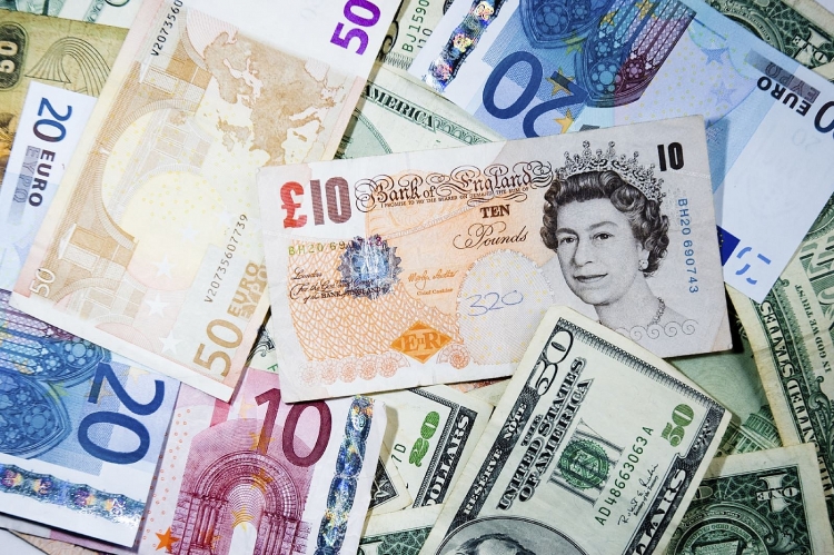 Tỷ giá ngoại tệ hôm nay 3/11: USD tăng vọt trước ngày bầu cử