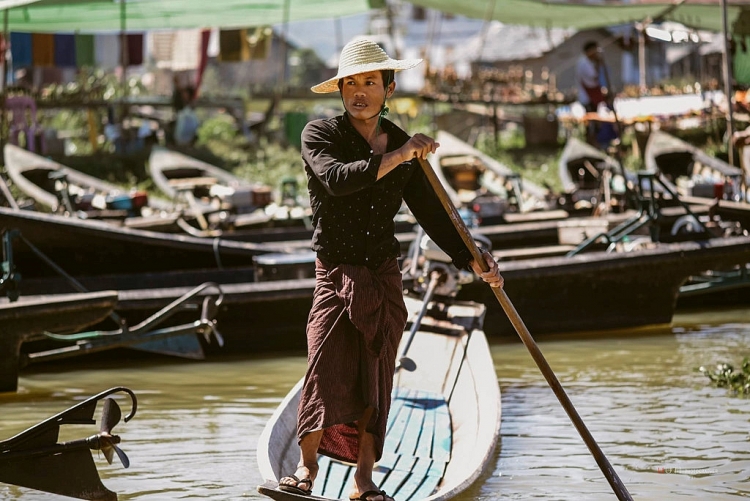 Cuộc sống yên bình của người dân trên hồ Inle, Myanmar