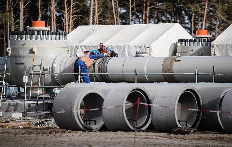 Điện Kremlin coi các lệnh trừng phạt của Mỹ đối với Nord Stream 2 là biểu hiện của chiến tranh hỗn hợp