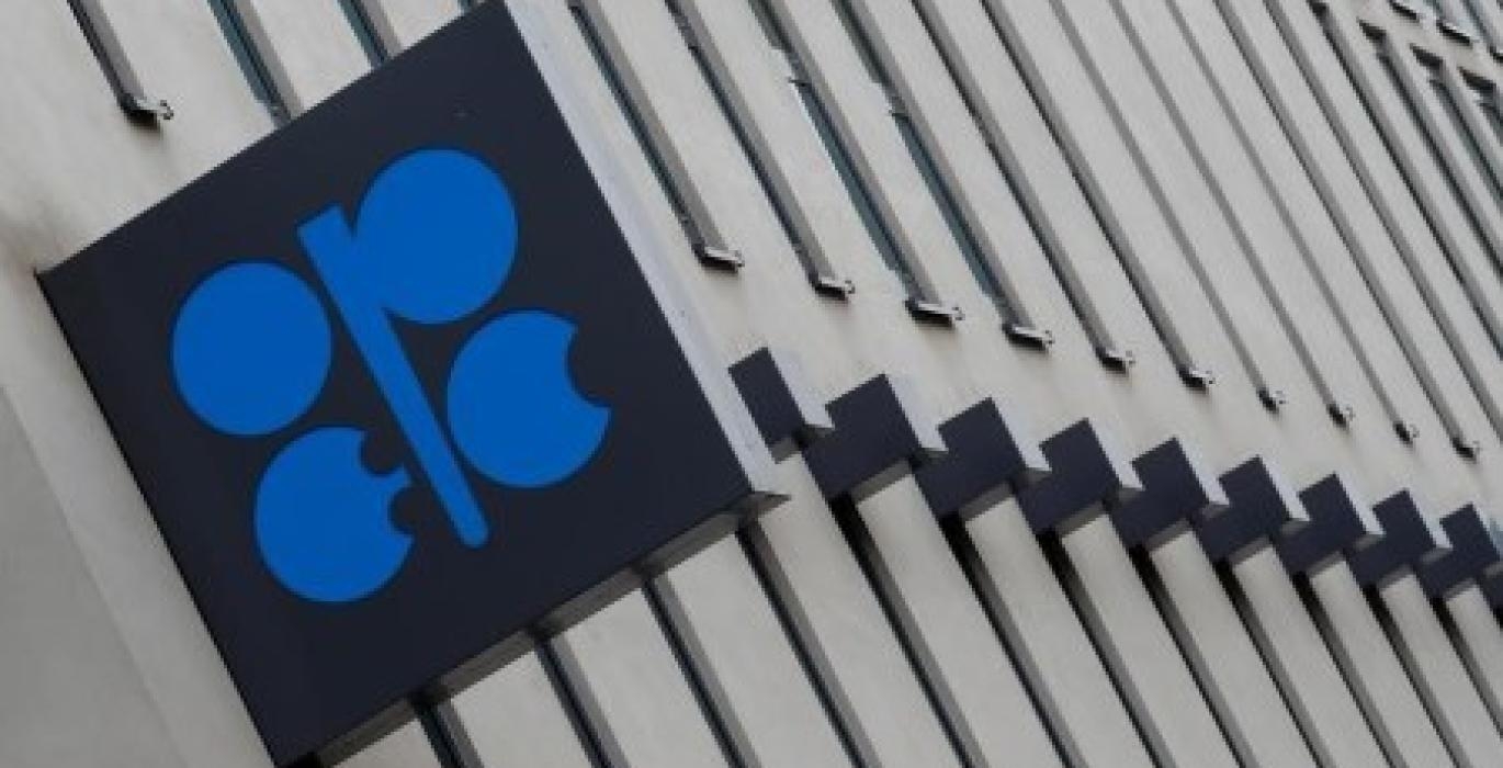 Nguồn cung OPEC+ thấp hơn sản lượng mục tiêu do cấm vận ảnh hưởng sản lượng dầu Nga Thấy gì từ quyết định mới của OPEC+?
