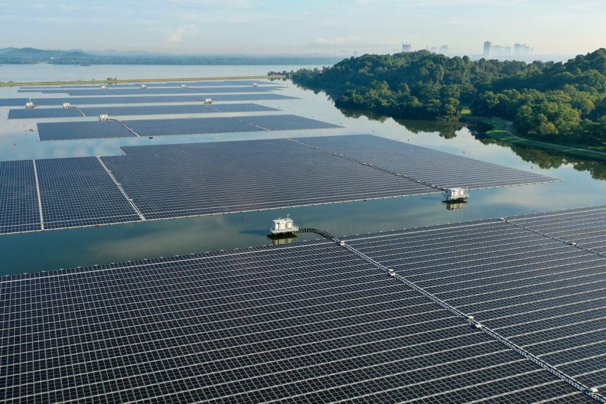 Singapore sẽ xây tiếp 2 trang trại năng lượng mặt trời nổi quy mô lớn ở hồ chứa nước Singapore sẽ xây tiếp 2 trang trại năng lượng mặt trời nổi quy mô lớn ở hồ chứa nước