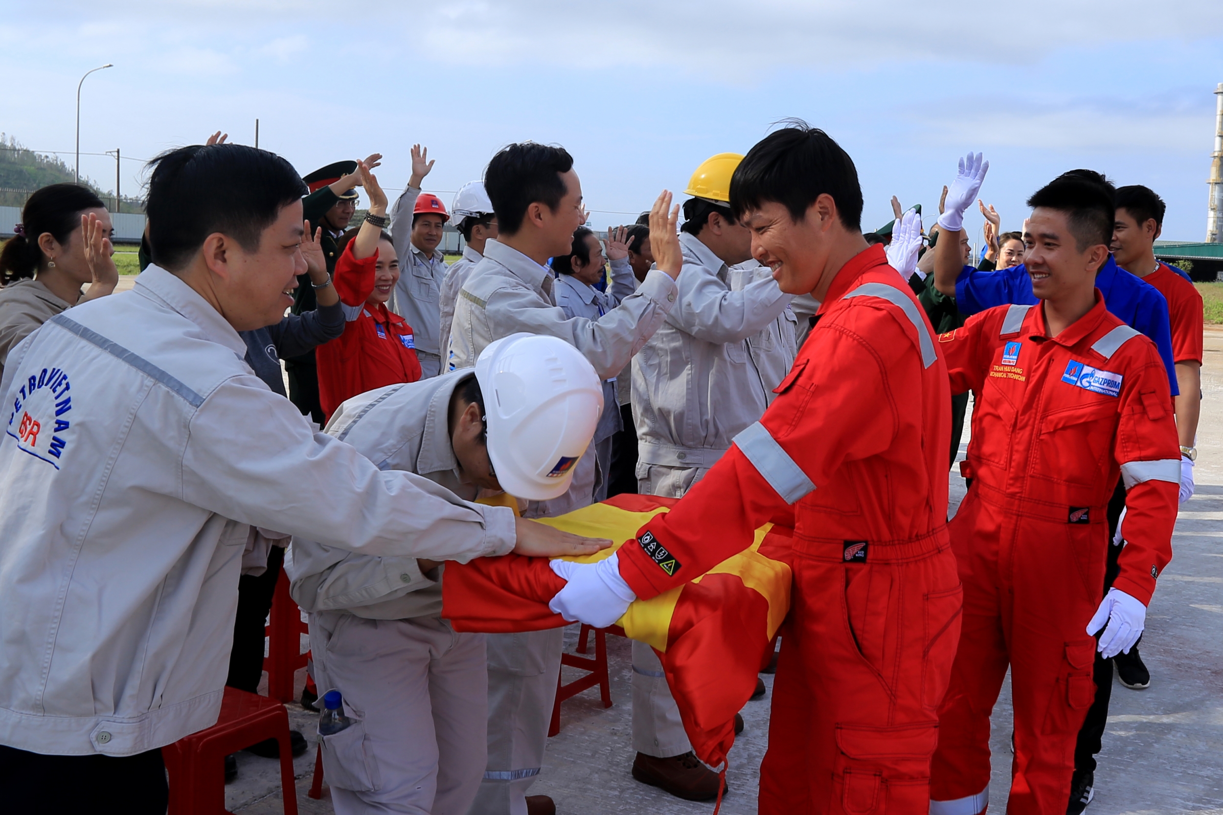 Hành trình Mùa Xuân từ những giếng dầu: Xúc động những hình ảnh từ Dung Quất