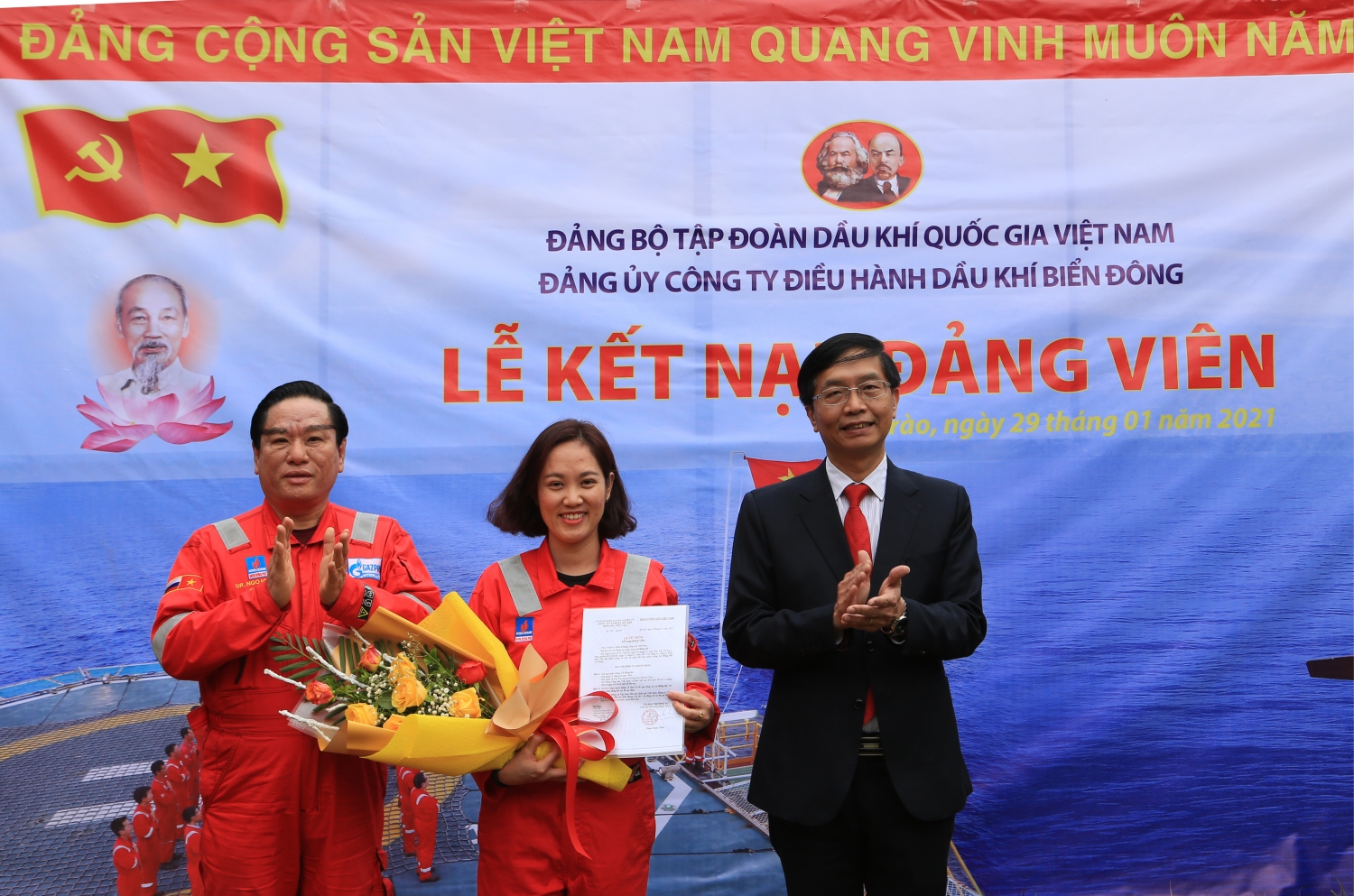 Xúc động buổi lễ kết nạp Đảng viên tại Tân Trào