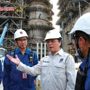 Chuyện những người vượt bão kép
