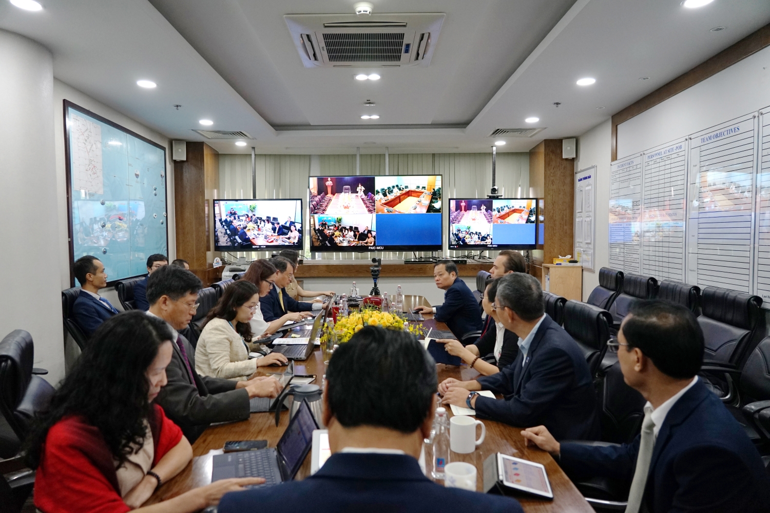 Tổng Giám đốc Petrovietnam Lê Mạnh Hùng làm việc trực tuyến với BIENDONG POC