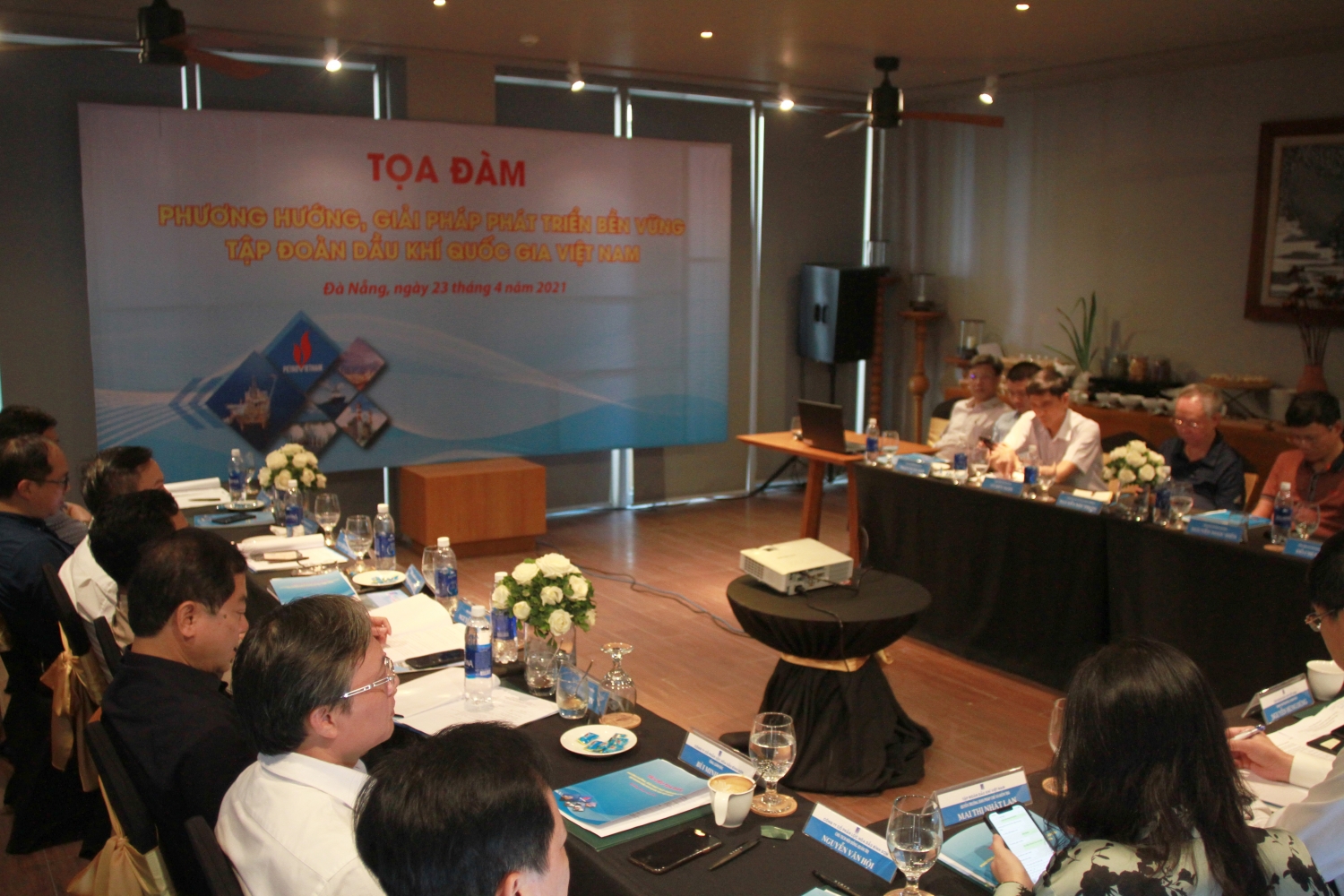 Petrovietnam tổ chức tọa đàm Phương hướng, giải pháp phát triển bền vững Tập đoàn