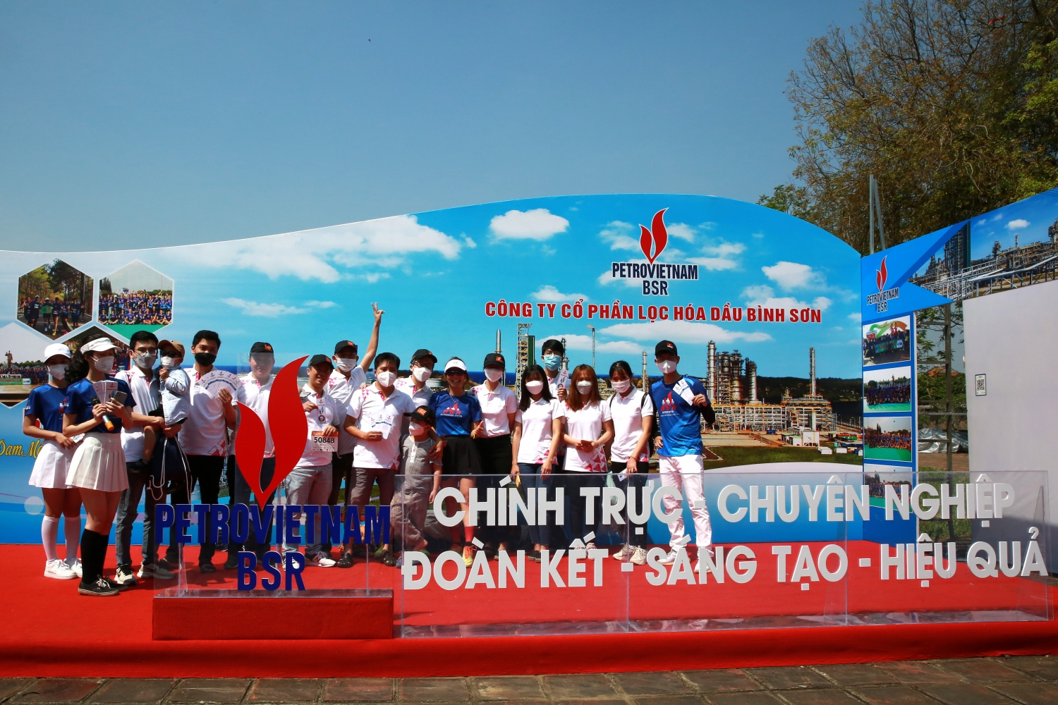 BSR tặng 2.000 phiếu xăng cho runner tham gia VnExpress Marathon Huế 2022