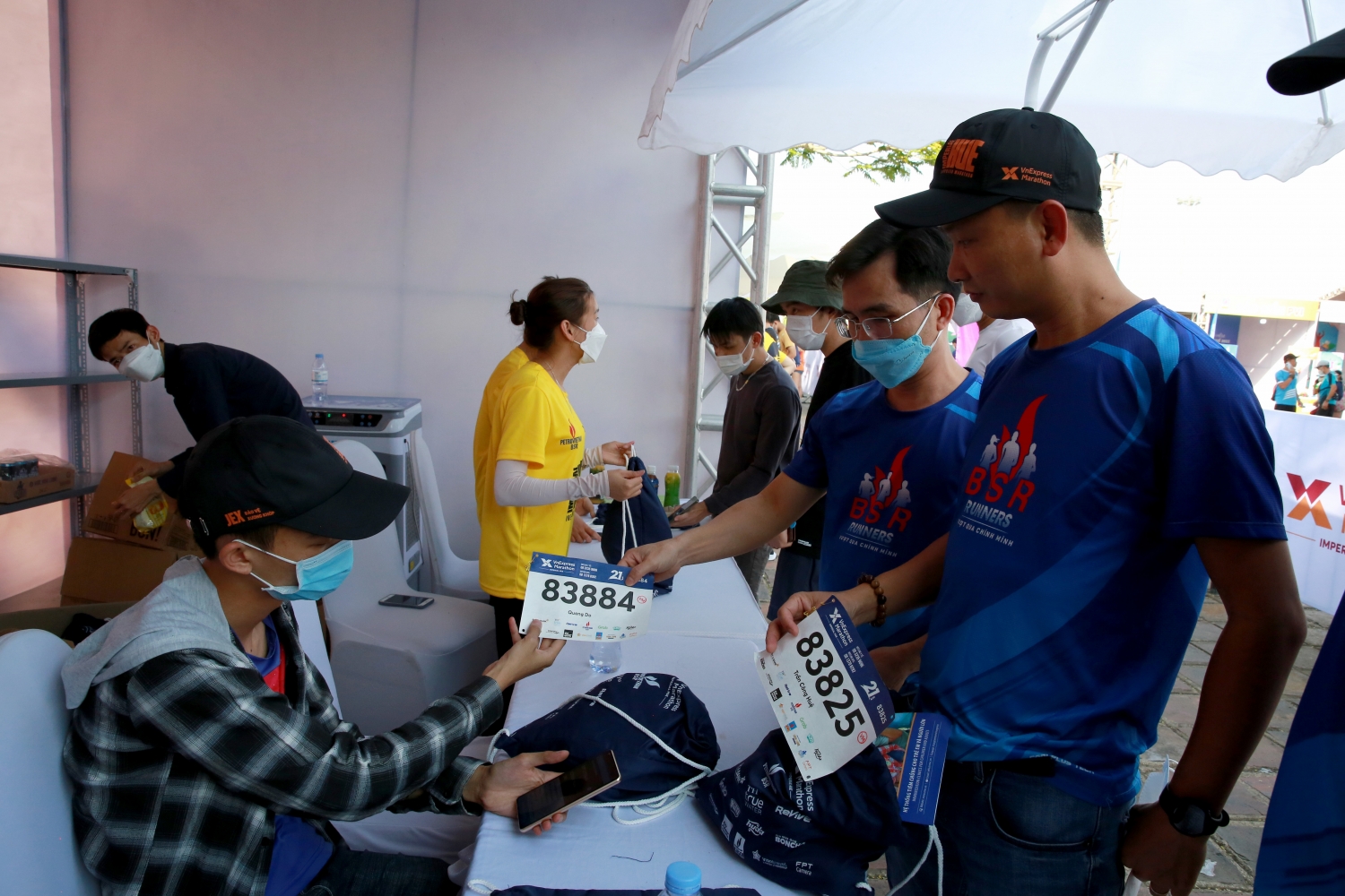 Hơn 100 runner BSR sẵn sàng chinh phục VnExpress Marathon Huế 2022